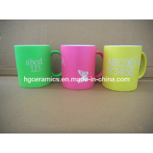 Caneca fluorescente gravada laser